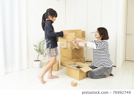 Moving image 76992749
