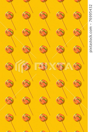 Lollipop sweet caramel candy pattern. 76995432