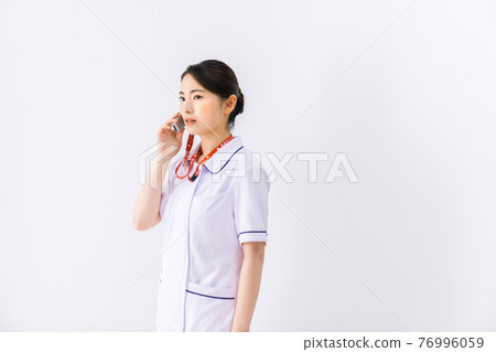 A nurse who is contacted for an emergency 76996059