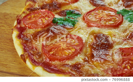 Pizza napoletana 76996888