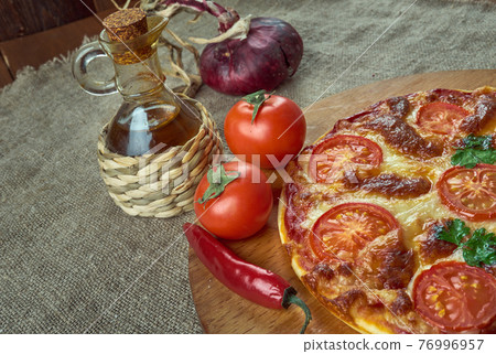 Pizza napoletana 76996957