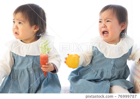 Crying twin toddlers 76999787