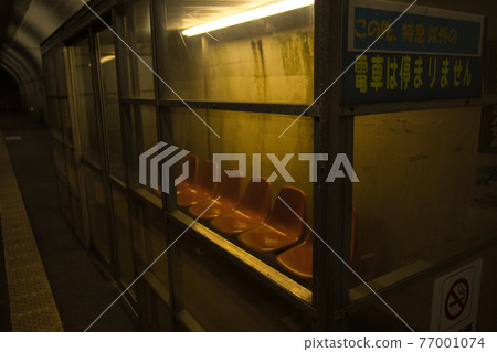 Aizu Kinugawa Line, underground station waiting room, local trip 77001074