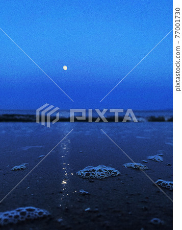 May sea when the moon rises 77001730