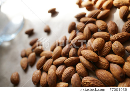 Far-infrared roasted almonds from California 77001986