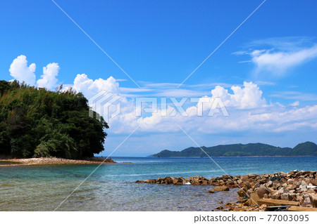 Hawaii in Setouchi, summer sea and island seen from Suooshima Hawaii in Setouchi, summer sea and island seen from Suooshima 77003095