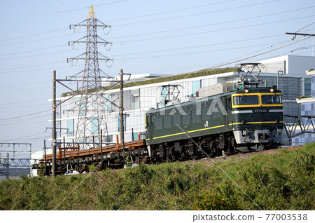 EF81 113 去路堤的鐵路運輸列車 EF81 113 去路堤的鐵路運輸列車 77003538