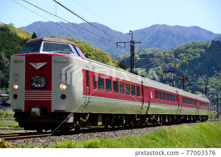 系列381 L限速快車yakumo 4車在Obi線上運行 77003576