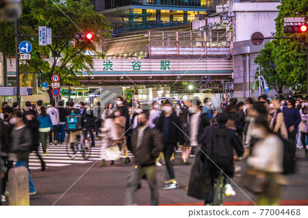 日本東京城市景觀，第三次宣言前夜。許多人......不再影響人們......= 24日，澀谷 77004468