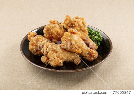Deep-fried chicken wings 77005847