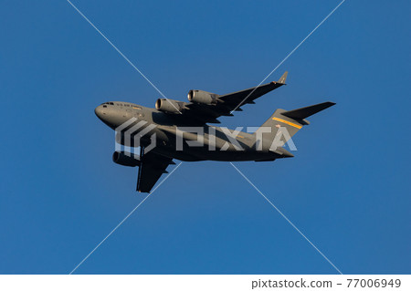 Large U.S. military transport aircraft that took off C-17A Globemaster (Fussa City, Tokyo) 77006949
