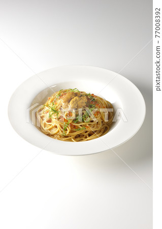 Steamed sea urchin cream sauce pasta with raw sea urchin and salmon roe on a white background 77008392