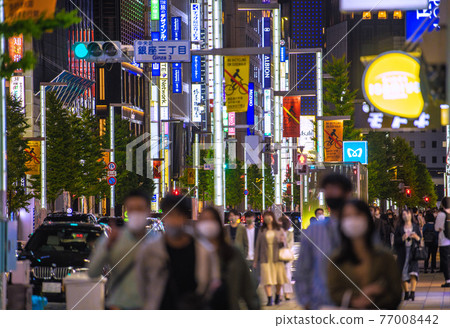日本東京都市風景，第三次宣言的第一天。很多人......不再影響人們...... = 4月25日，銀座 77008442
