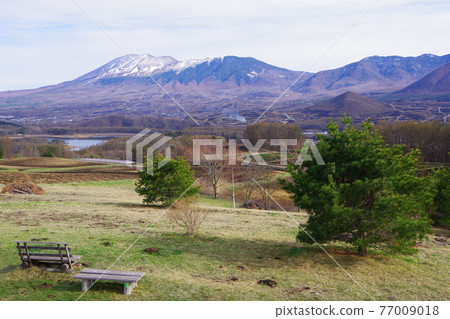 Mount Asama seen from Aisai no Oka, Tsumagoi Village, Gunma Prefecture 77009018