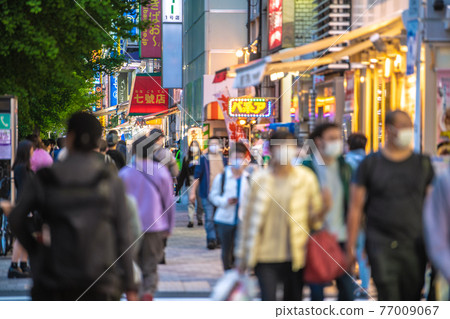 日本東京都市風景,第三次宣言的第一天。很多人......不再影響人們......= 4月25日,秋葉原 日本東京都市風景,第三次宣言的第一天。很多人......不再影響人們......= 4月25日,秋葉原 77009067