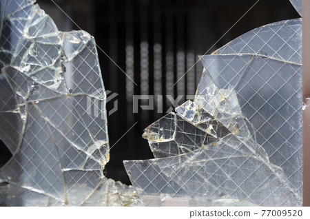 Broken window glass Broken window glass 77009520