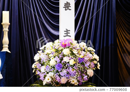 Fashionable flower offering with Casablanca 77009608