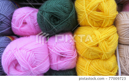 Wool yarn balls 77009723