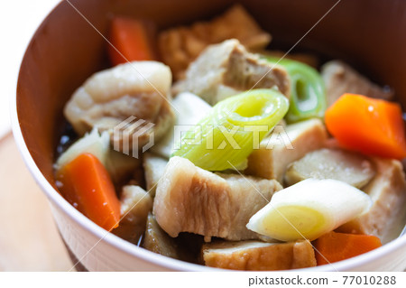 Pork soup with large ingredients 77010288