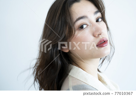 Beauty portrait of young woman Beauty portrait of young woman 77010367