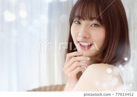 Pretty woman with a smile 77013452