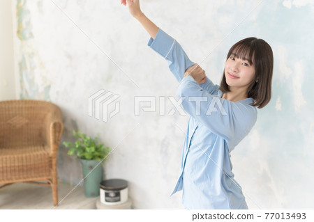 女性早晨的放鬆時間 77013493