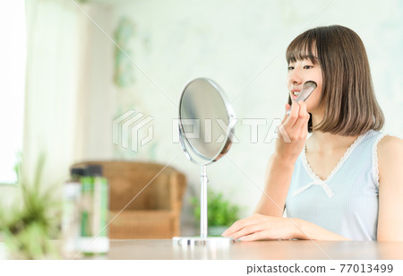 Cute female portrait 77013499