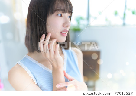 Cute female portrait Cute female portrait 77013527