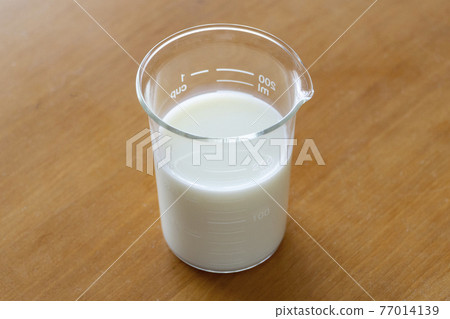 2. Hot cake recipe image Milk poured into a beaker 2. Hot cake recipe image Milk poured into a beaker 77014139