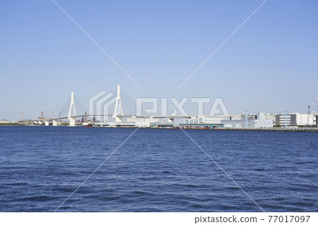 Tsurumi Tsubasa Bridge seen from Daikoku Ohashi Tsurumi Tsubasa Bridge seen from Daikoku Ohashi 77017097