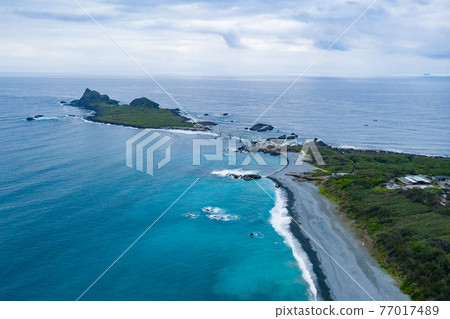臺灣臺東成功鎮陰雨的三仙台風景區 Asia Taiwan Taitung Coas 77017489