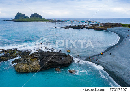 臺灣臺東成功鎮陰雨的三仙台風景區 Asia Taiwan Taitung Coas 77017507