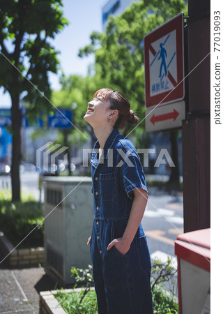 A woman strolling around the city A woman strolling around the city 77019093