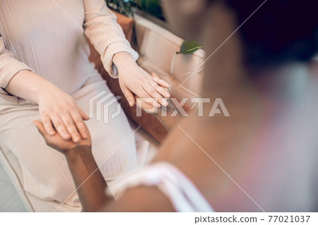 Dark-skinned woman visiting a doctor of alternative medicine 77021037