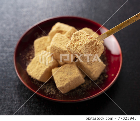 Warabimochi  77023943