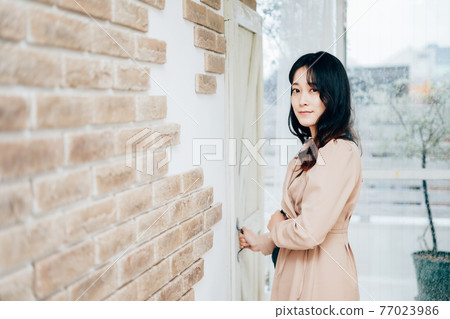 Young woman leaving home 77023986