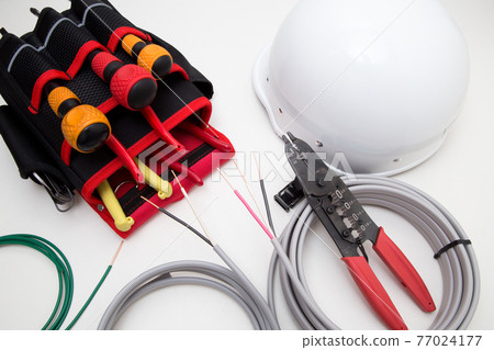 電氣作業的圖像 電氣作業的工具和電纜 77024177