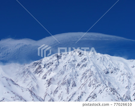 從白馬山雪原眺望白馬山的面紗 從白馬山雪原眺望白馬山的面紗 77026610