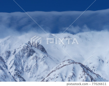 從白馬岩竹雪原看白馬三山的山脊線和麵紗 從白馬岩竹雪原看白馬三山的山脊線和麵紗 77026611