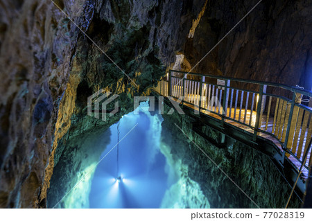 岩手縣巖泉町龍泉洞(第二地下湖) 岩手縣巖泉町龍泉洞(第二地下湖) 77028319