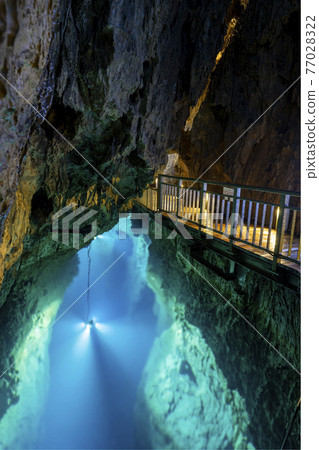 岩手縣巖泉町龍泉洞(第二地下湖) 岩手縣巖泉町龍泉洞(第二地下湖) 77028322