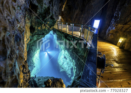 Ryusen-dong, Iwaizumi-cho, Iwate Prefecture (second underground lake) 77028327
