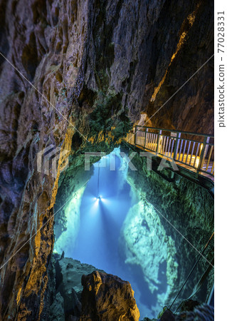 Ryusen-dong, Iwaizumi-cho, Iwate Prefecture (second underground lake) 77028331