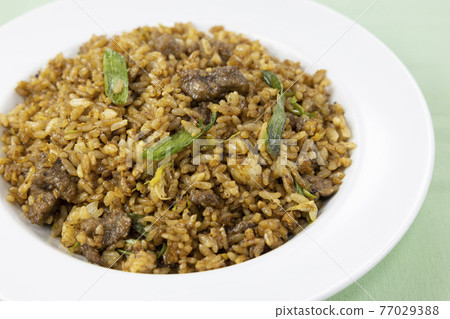 美味的牛肉黑胡椒蒜炒飯 美味的牛肉黑胡椒蒜炒飯 77029388