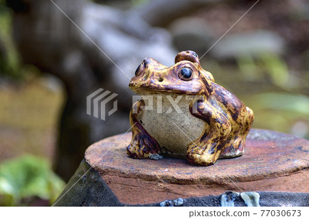 Frog ornament 77030673