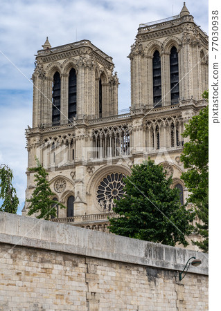 Vertical photo of the Notre Dame Cathedral church in Paris Vertical photo of the Notre Dame Cathedral church in Paris 77030938