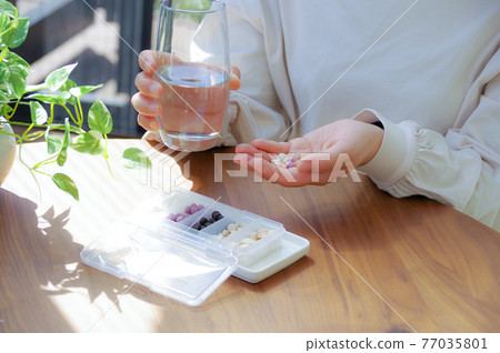 Image of taking supplements Image of taking supplements 77035801