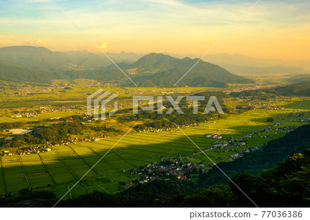 從平丸山口眺望飯山市（夏/夜景） 77036386