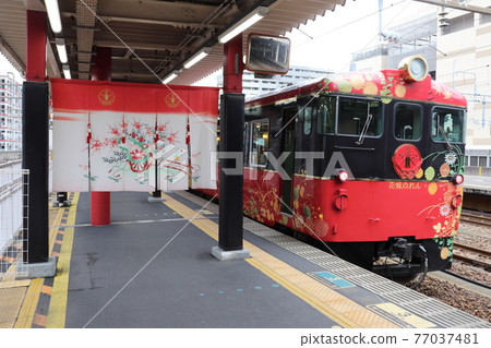 Sightseeing Limited Express Hanayome Noren that stops at Kanazawa Station 77037481