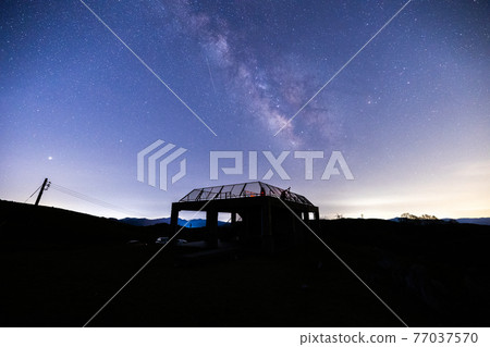 《Akiyoshidai, Yamaguchi Prefecture》 Milky Way from Akiyoshidai 《Akiyoshidai, Yamaguchi Prefecture》 Milky Way from Akiyoshidai 77037570